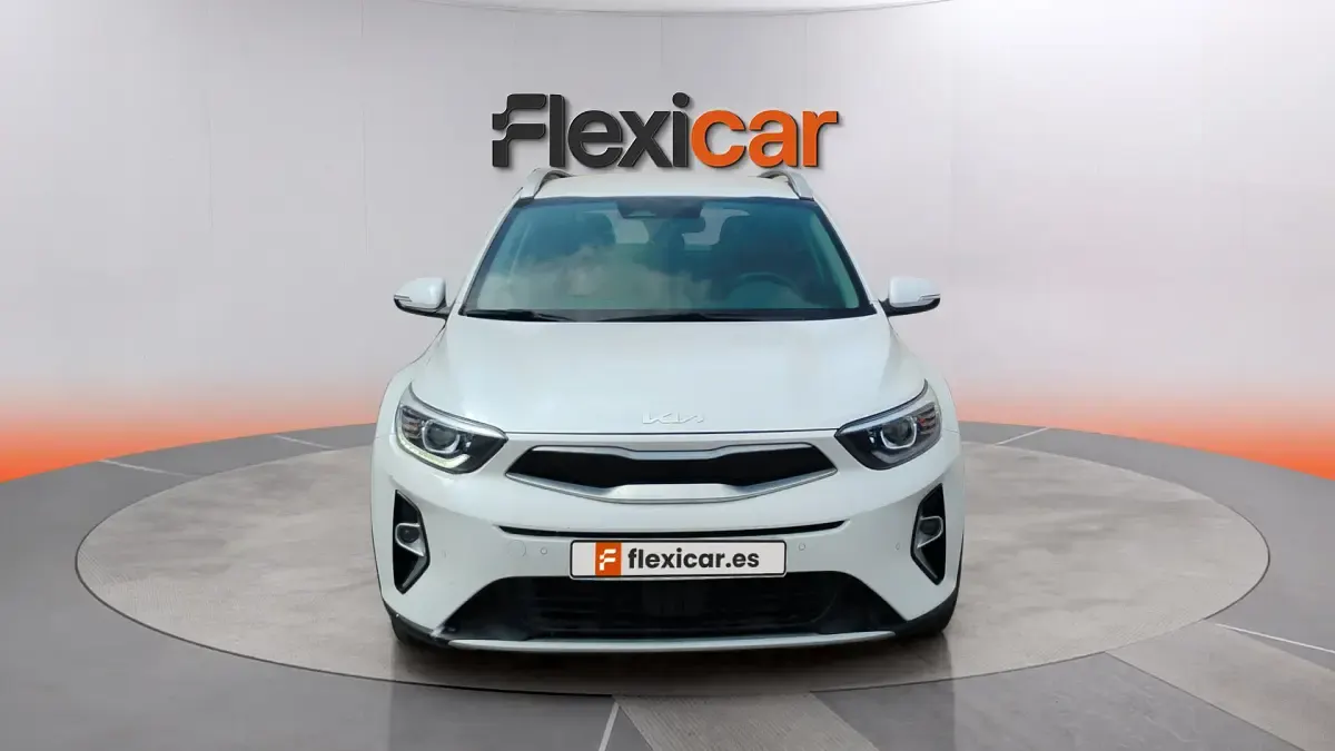 Usado Kia Stonic 84 CV (61 kW) 2023 Blanco SUV