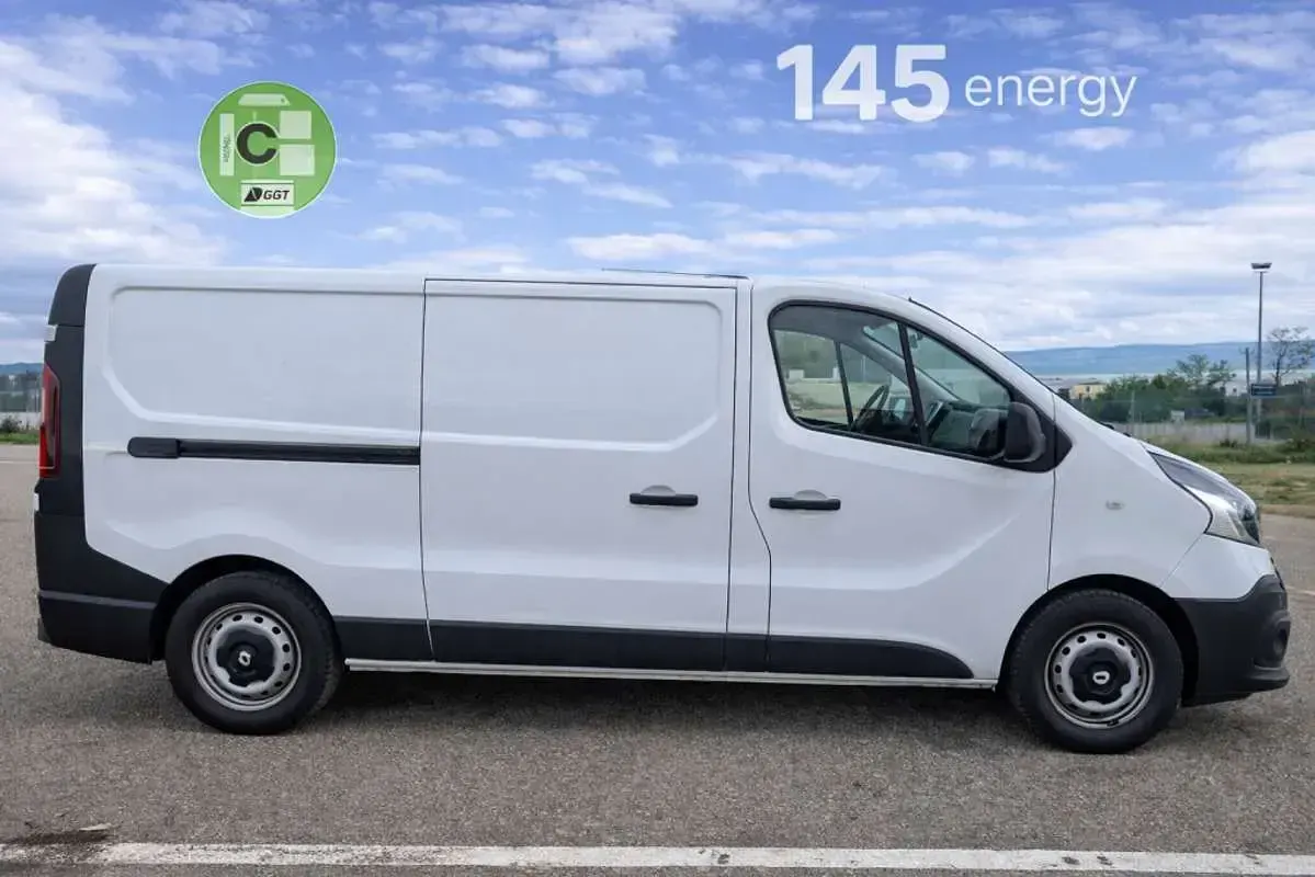 Usado Renault Trafic 145 CV (106 kW) 2018 Blanco Monovolumen