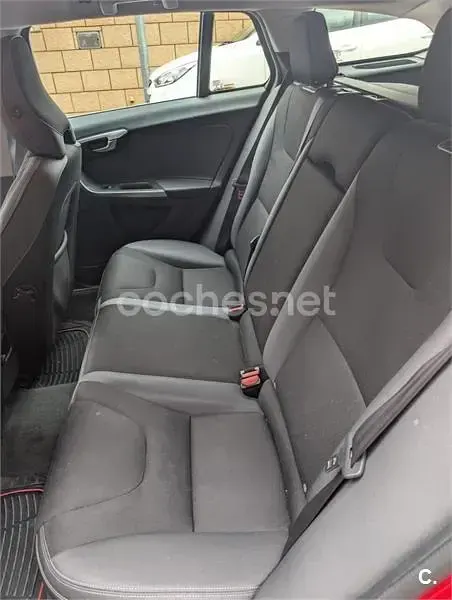 Begagnad Volvo V60 Momentum 136 HK (100 kW) 2014 Röd Kombi