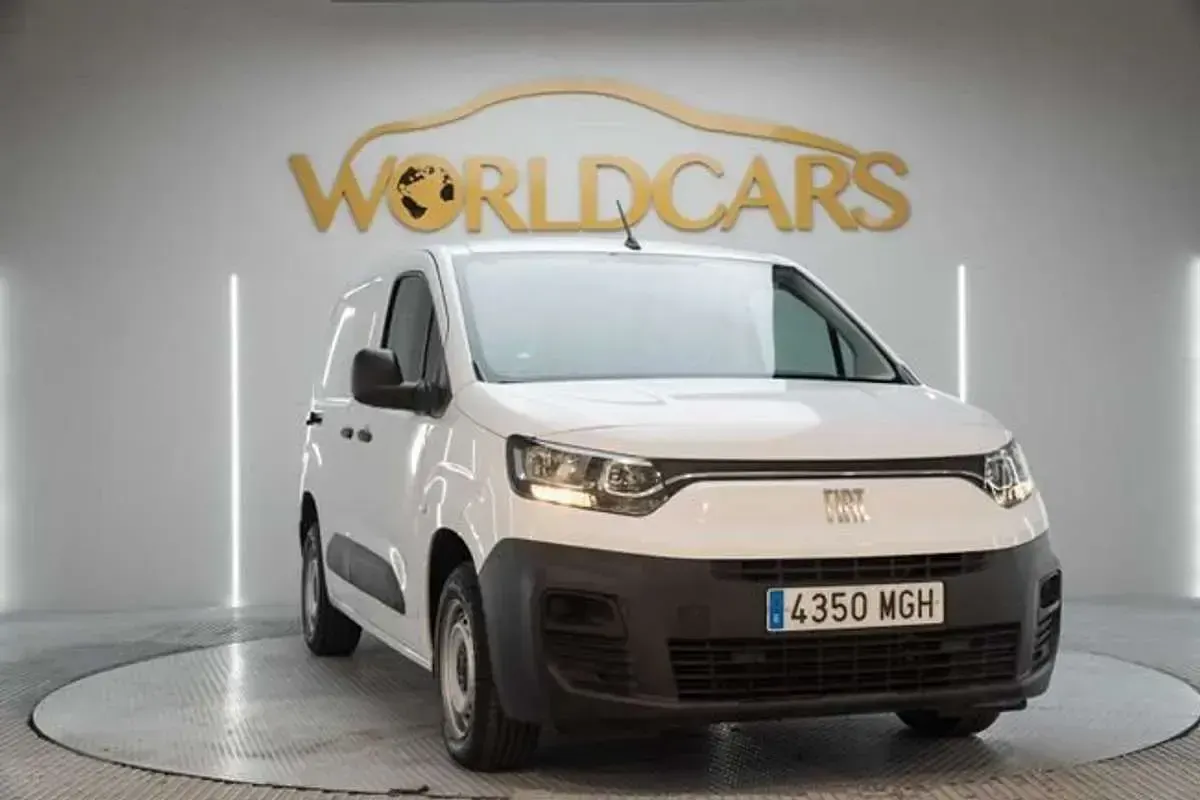 Usado Fiat Doblò 102 CV (75 kW) 2023 Blanco Monovolumen