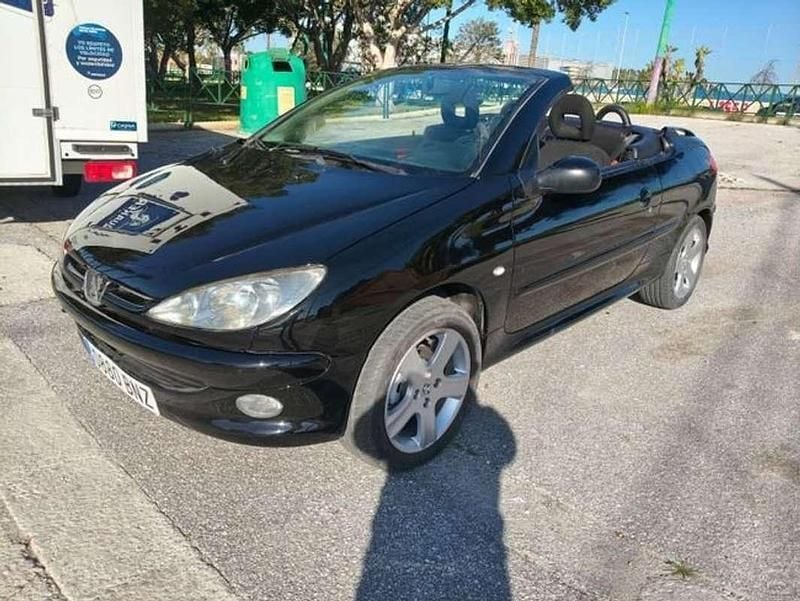 Usado Peugeot 206 CC 107 CV (78 kW) 2001 Negro Descapotable