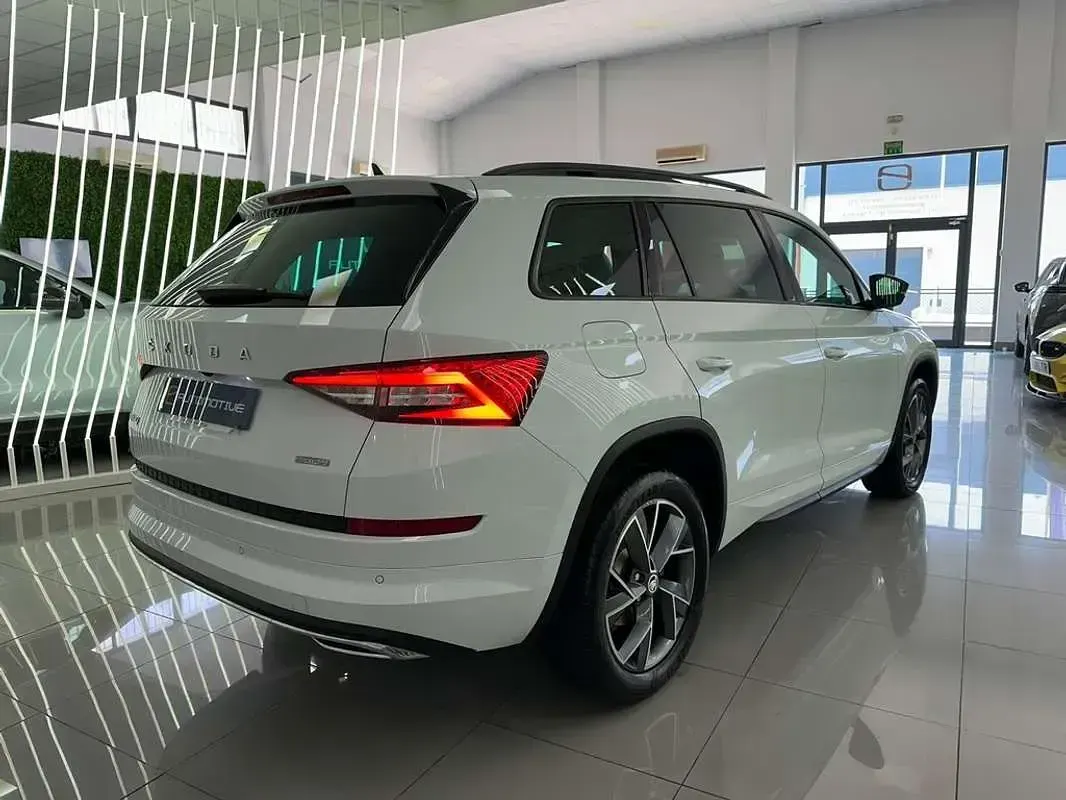 Usado Skoda Kodiaq SportLine 150 CV (110 kW) 2020 Blanco SUV