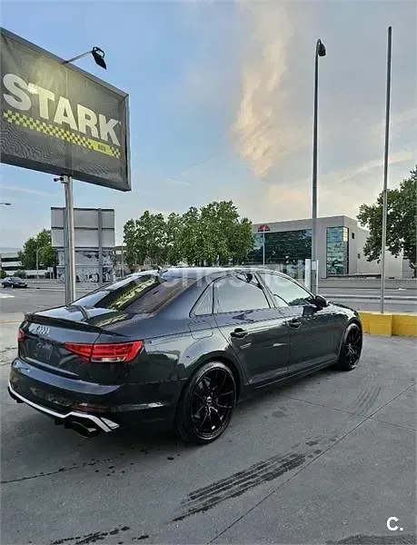 Usado Audi A4 150 CV (110 kW) 2018 Gris / plata Berlina