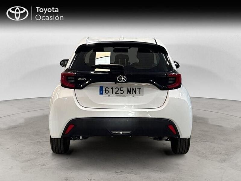 Usado Toyota Yaris Edition 125 CV (91 kW) 2024 Blanco Berlina