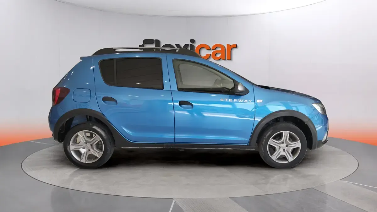 Usado Dacia Sandero Comfort 90 CV (66 kW) 2018 Azul Berlina