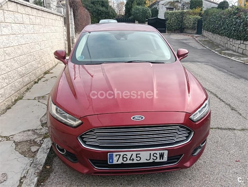Usado Ford Mondeo Trend 150 CV (110 kW) 2016 Rojo Familiar