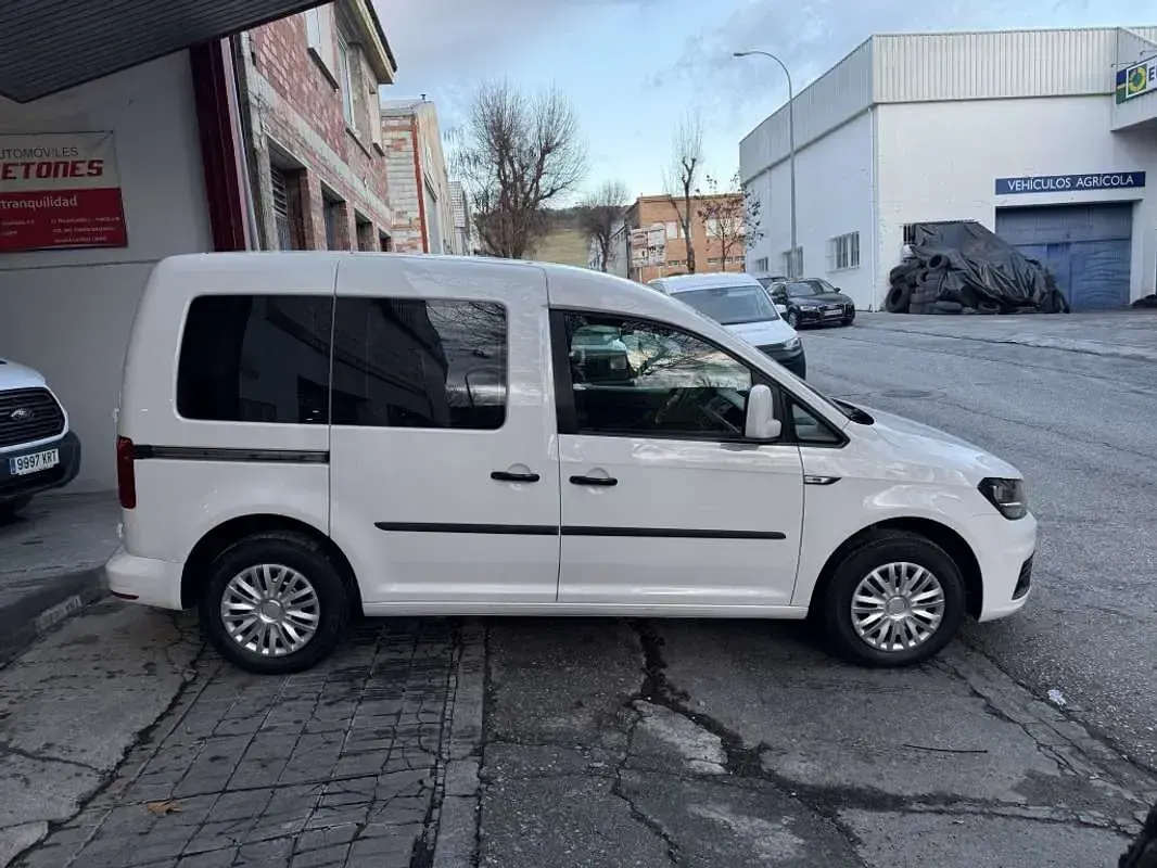 Usado VW Caddy 75 CV (55 kW) 2018 Blanco Monovolumen