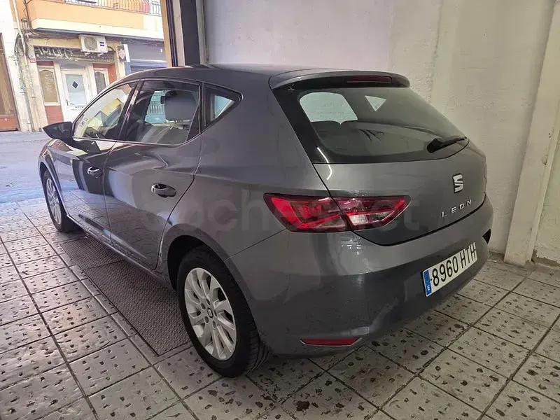 Usado Seat Leon I-Tech 150 CV (110 kW) 2013 Gris / plata Berlina