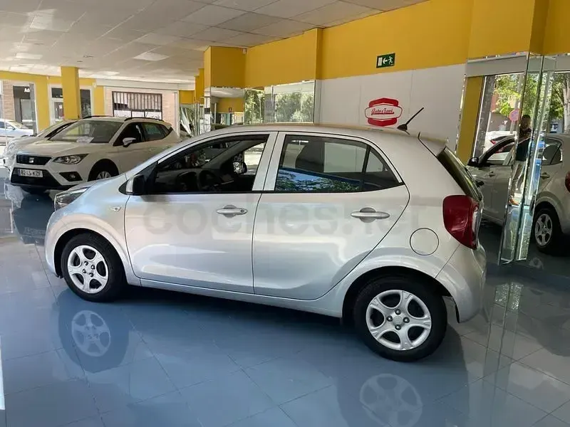 Usado Kia Picanto 67 CV (49 kW) 2018 Gris / plata Utilitario