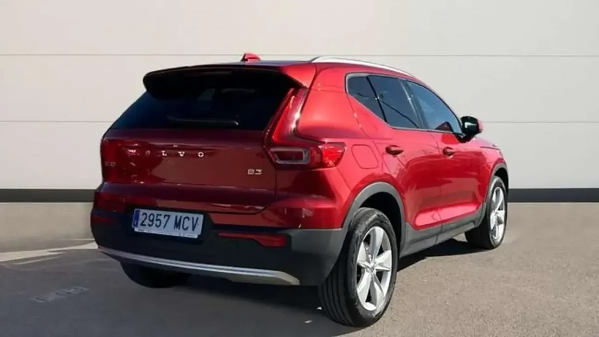 Usado Volvo XC40 Core 163 CV (119 kW) 2022 Rojo SUV