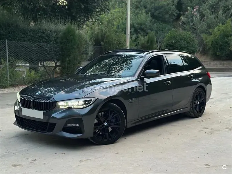 Usado BMW 330e 292 CV (214 kW) 2021 Gris / plata Familiar