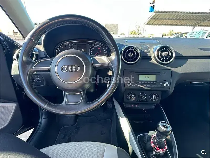 Usado Audi A1 Attraction 86 CV (63 kW) 2011 Negro Utilitario