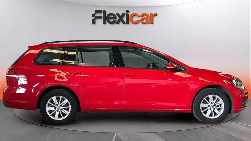 Usado VW Golf VII Advance 116 CV (85 kW) 2019 Rojo Familiar