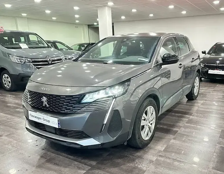 Usado Peugeot 3008 Allure 136 CV (100 kW) 2024 Gris / plata SUV