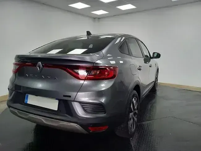 Käytetty Renault Arkana Evolution 147 HP (108 kW) 2022 Harmaa Katumaasturi
