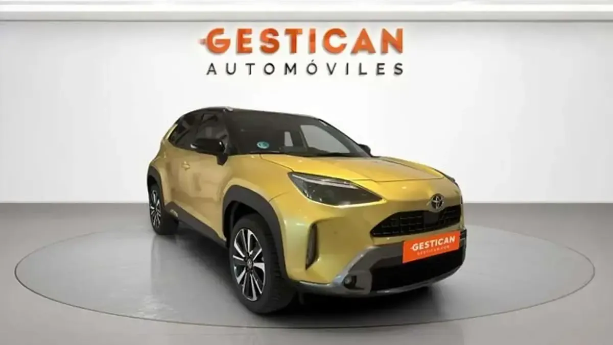 Begagnad Toyota Yaris Cross Edition 116 HK (85 kW) 2022 Gul SUV