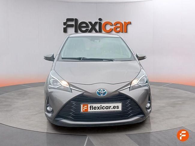Usado Toyota Yaris Hybrid Active 100 CV (73 kW) 2019 Gris
