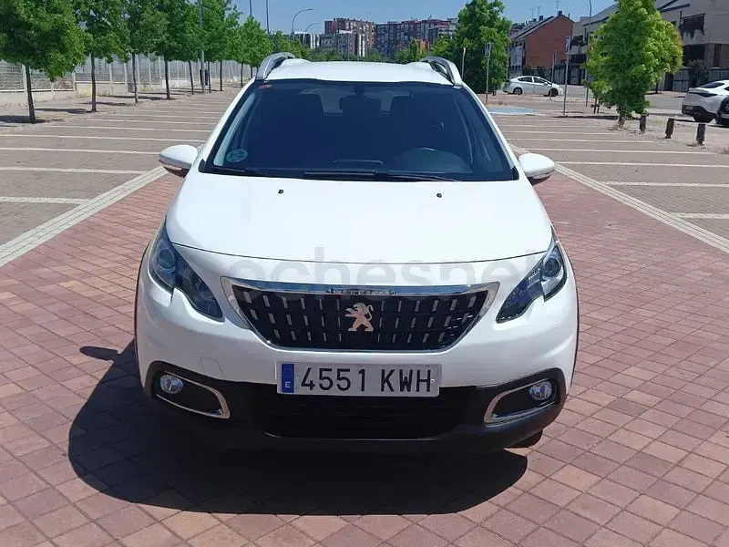 Usado Peugeot 2008 Signature Sky 100 CV (73 kW) 2019 Blanco SUV