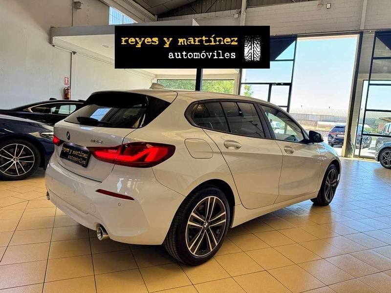 Usado BMW 118 Comfort Edition 150 CV (110 kW) 2022 Blanco Utilitario
