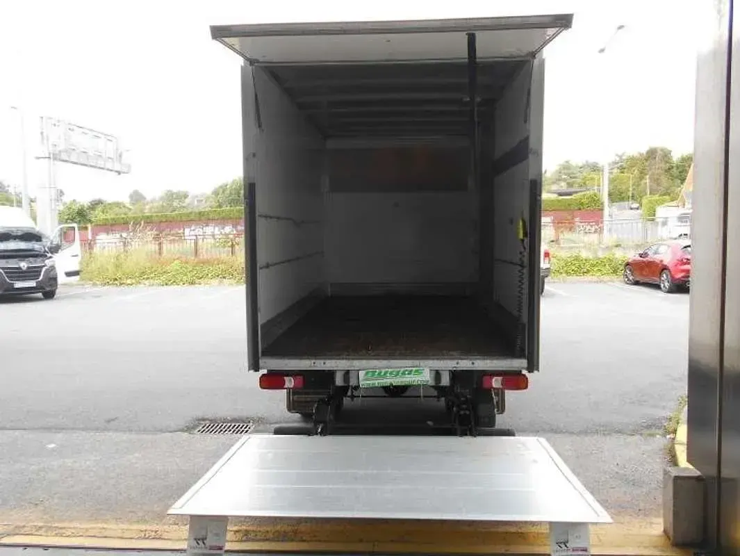 Usado Iveco Daily 160 CV (117 kW) 2022 Blanco Van