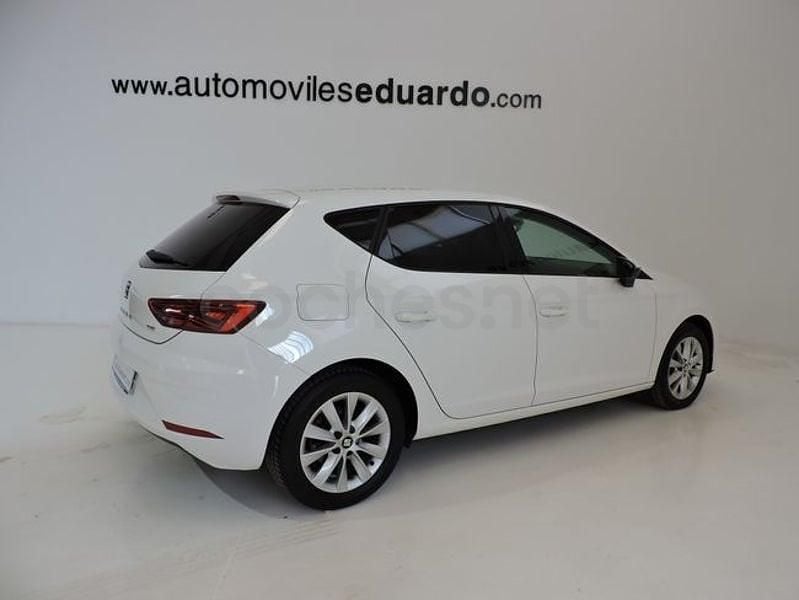 Usado Seat Leon Style 110 CV (80 kW) 2017 Blanco Berlina