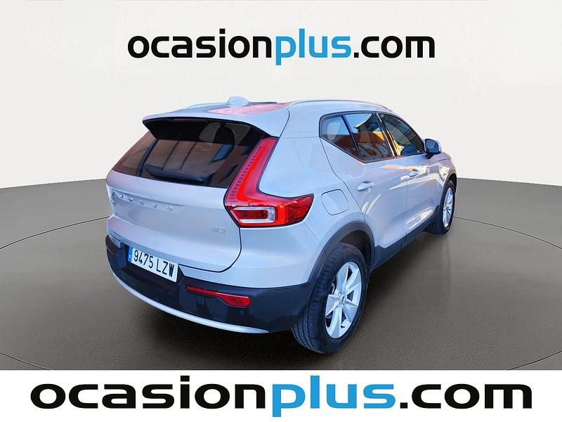 Käytetty Volvo XC40 Core 163 HP (119 kW) 2022 Harmaa Katumaasturi