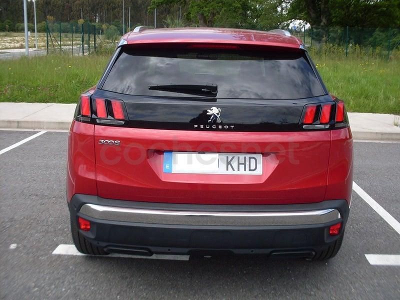 Usado Peugeot 3008 Allure 120 CV (88 kW) 2018 Rojo SUV