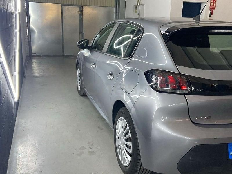 Usado Peugeot 208 Allure 100 CV (73 kW) 2020 Gris / plata Utilitario