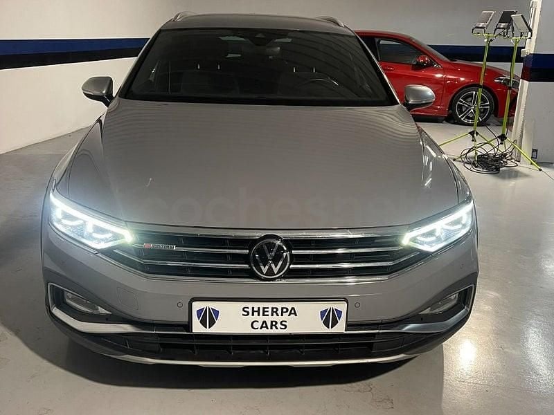 Usado VW Passat Alltrack 200 CV (147 kW) 2023 Gris / plata Familiar