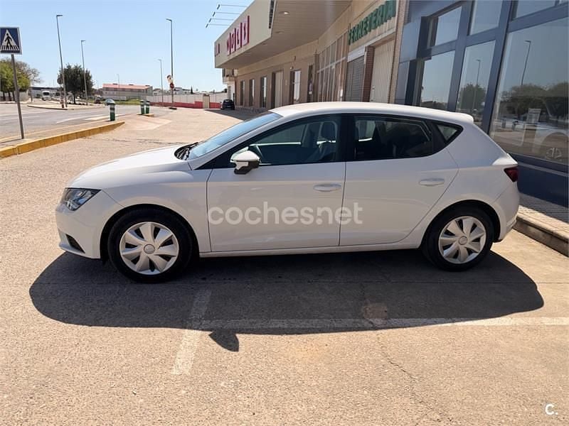 Usado Seat Leon Reference 110 CV (80 kW) 2015 Blanco Berlina