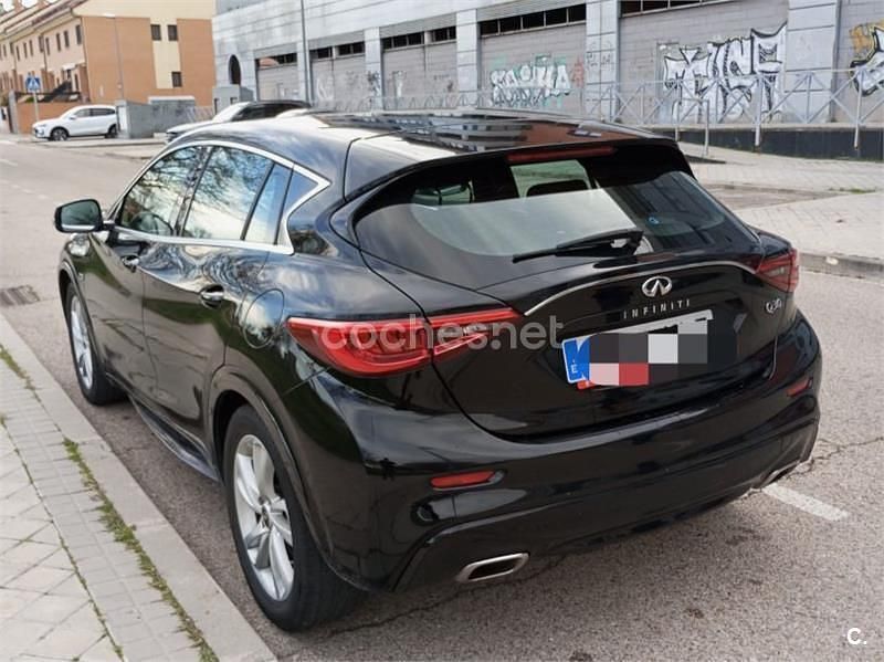 Usado Infiniti Q30 Premium 170 CV (125 kW) 2018 Negro Berlina