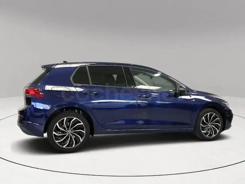 Usado VW Golf VIII 110 CV (80 kW) 2024 Azul Berlina