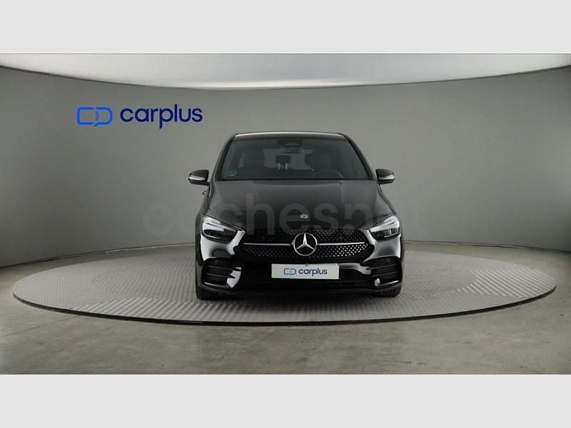 Usado Mercedes B200 150 CV (110 kW) 2024 Negro cosmos (metalizado) Monovolumen