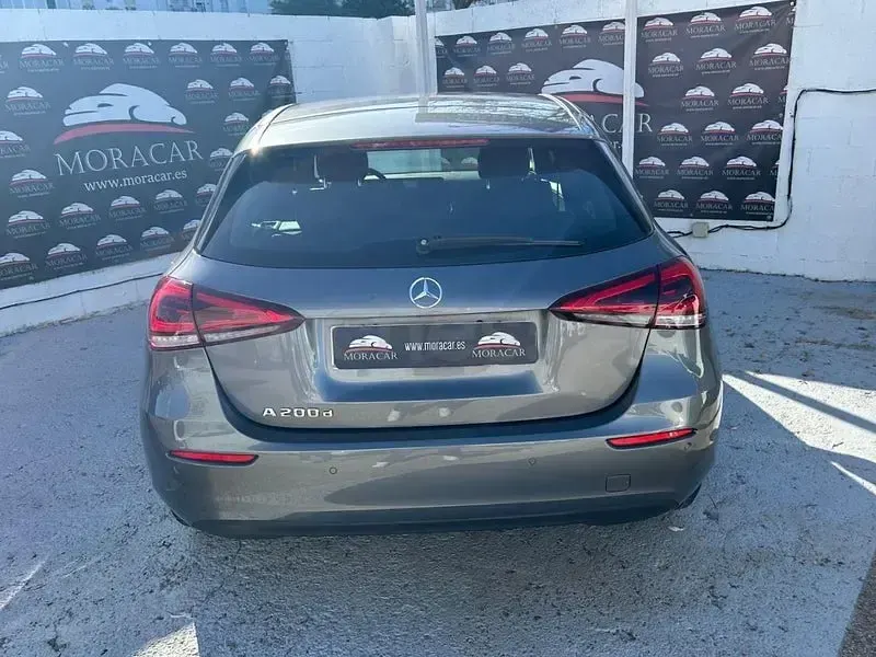 Usado Mercedes A200 150 CV (110 kW) 2021 Gris / plata Berlina
