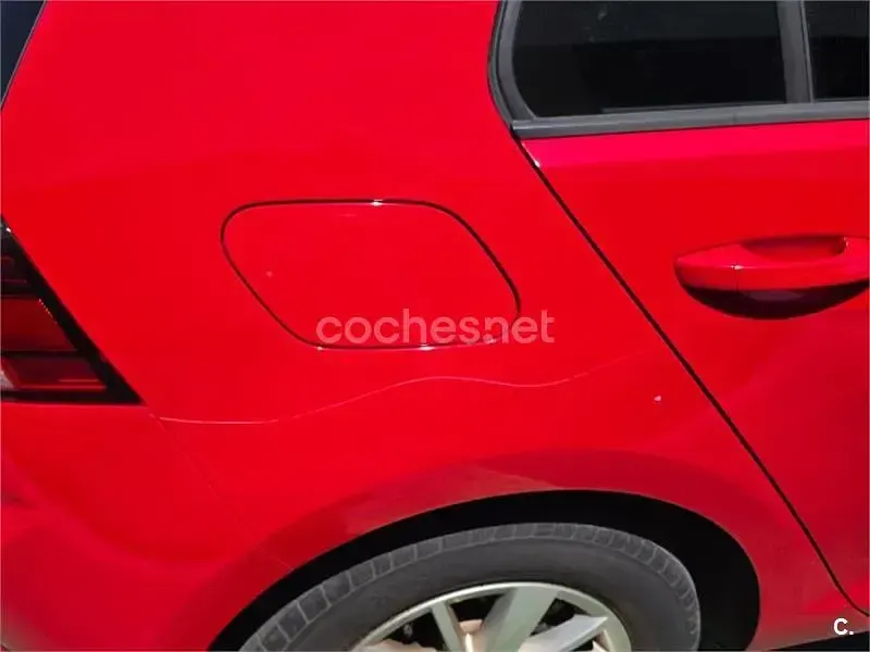 Usado VW Golf VII 110 CV (80 kW) 2018 Rojo Berlina