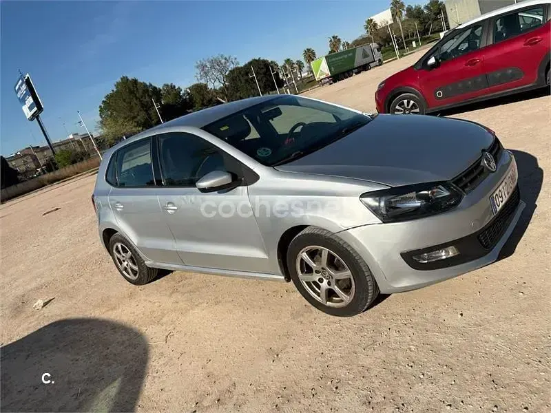 Usado VW Polo Advance 85 CV (62 kW) 2009 Gris / plata Utilitario