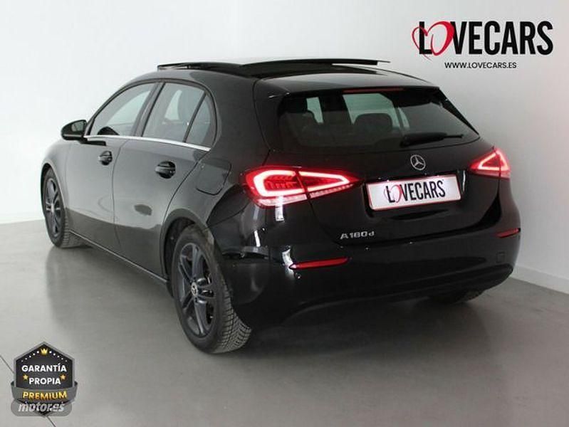 Usado Mercedes A180 116 CV (85 kW) 2019 Negro Berlina