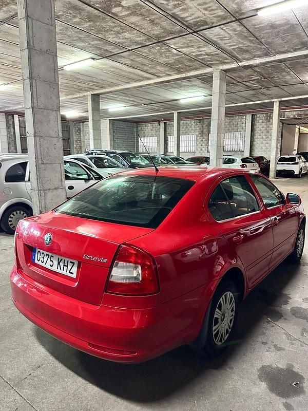 Usado Skoda Octavia Style 115 CV (84 kW) 2018 Rojo Berlina