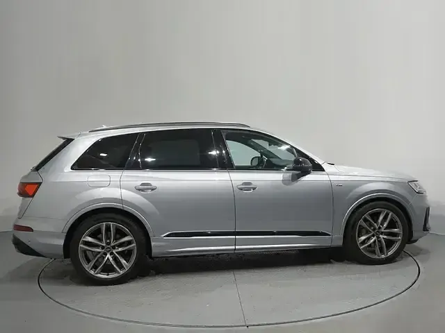 Usado Audi Q7 S-Line 286 CV (210 kW) 2022 Gris / plata SUV