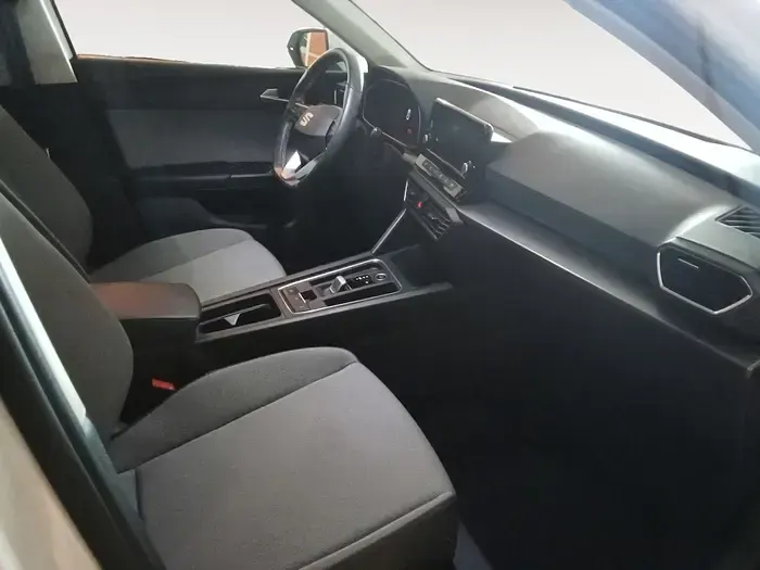 Usado Seat Leon FR 116 CV (85 kW) 2025 Blanco