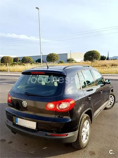 Usado VW Touran 140 CV (102 kW) 2010 Negro Monovolumen