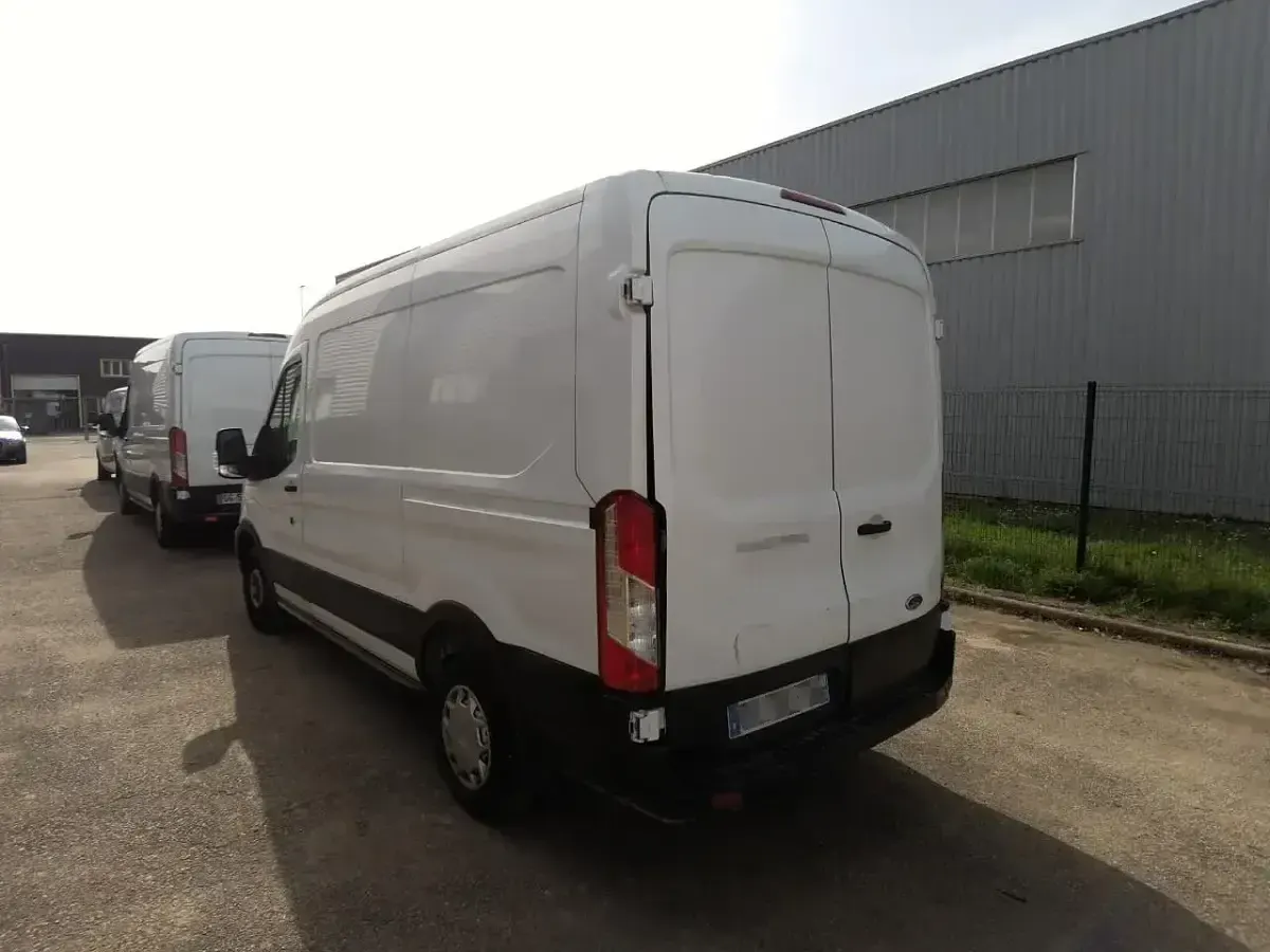 Usado Ford Transit Trend 130 HP (95 kW) 2022 Branco Sedan