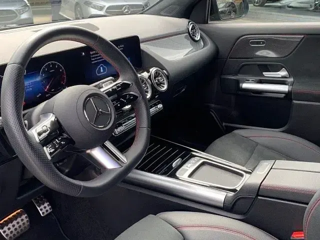 Usado Mercedes GLA200 150 CV (110 kW) 2025 Azul espectral SUV