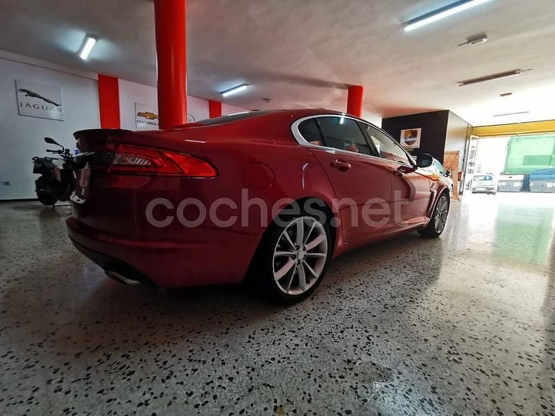 Usado Jaguar XF Sportbrake Luxury 200 CV (147 kW) 2012 Rojo Familiar
