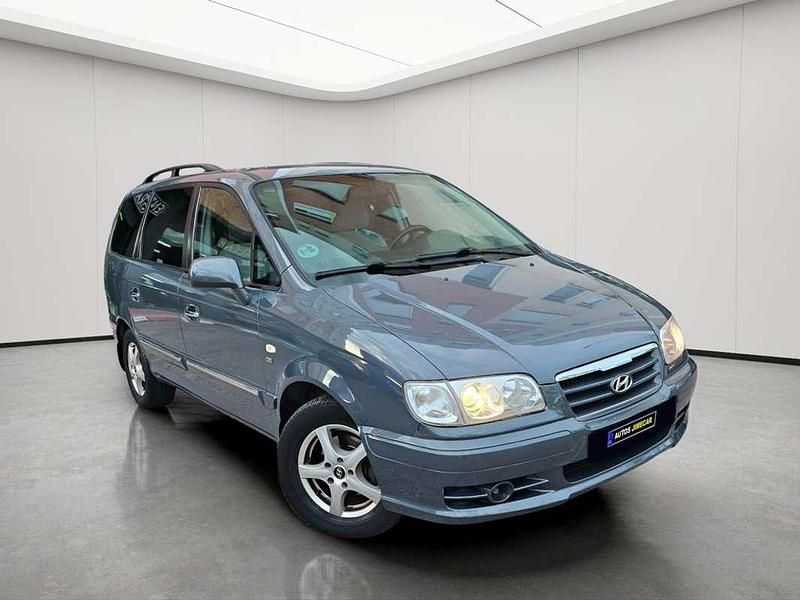 Usado Hyundai Trajet GLS 112 CV (82 kW) 2007 Gris Monovolumen