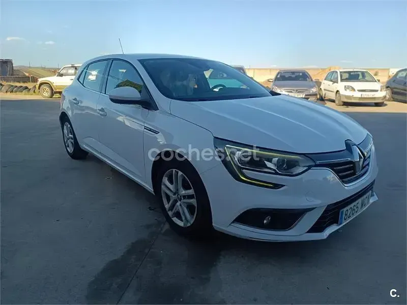 Usado Renault Mégane Business 95 CV (69 kW) 2018 Blanco Berlina