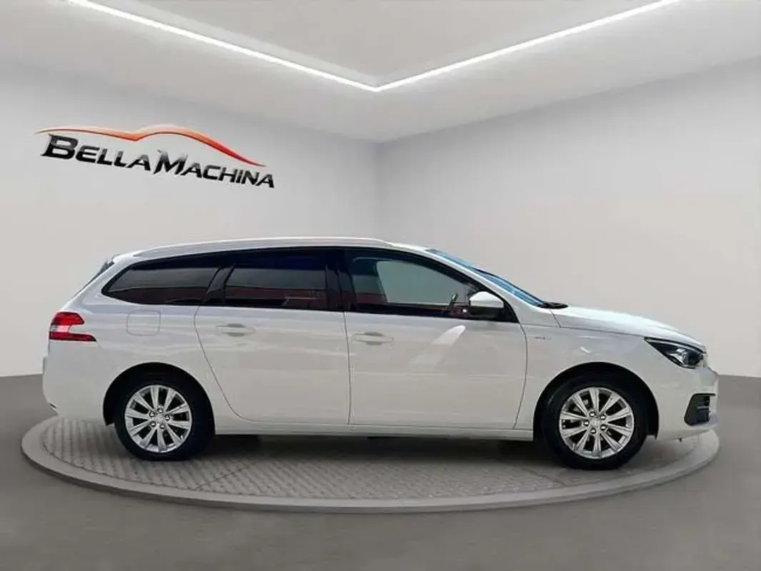 Usado Peugeot 308 SW Style 131 CV (96 kW) 2020 Blanco Familiar
