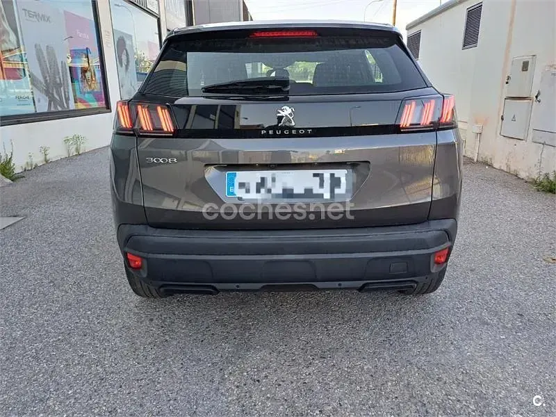 Usado Peugeot 3008 Active 130 CV (95 kW) 2023 Gris / plata SUV