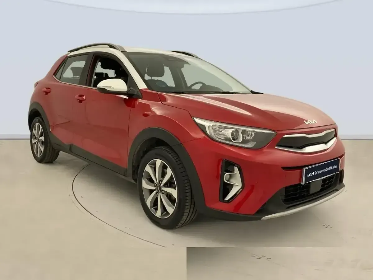 Usado Kia Stonic 120 CV (88 kW) 2022 Rojo SUV