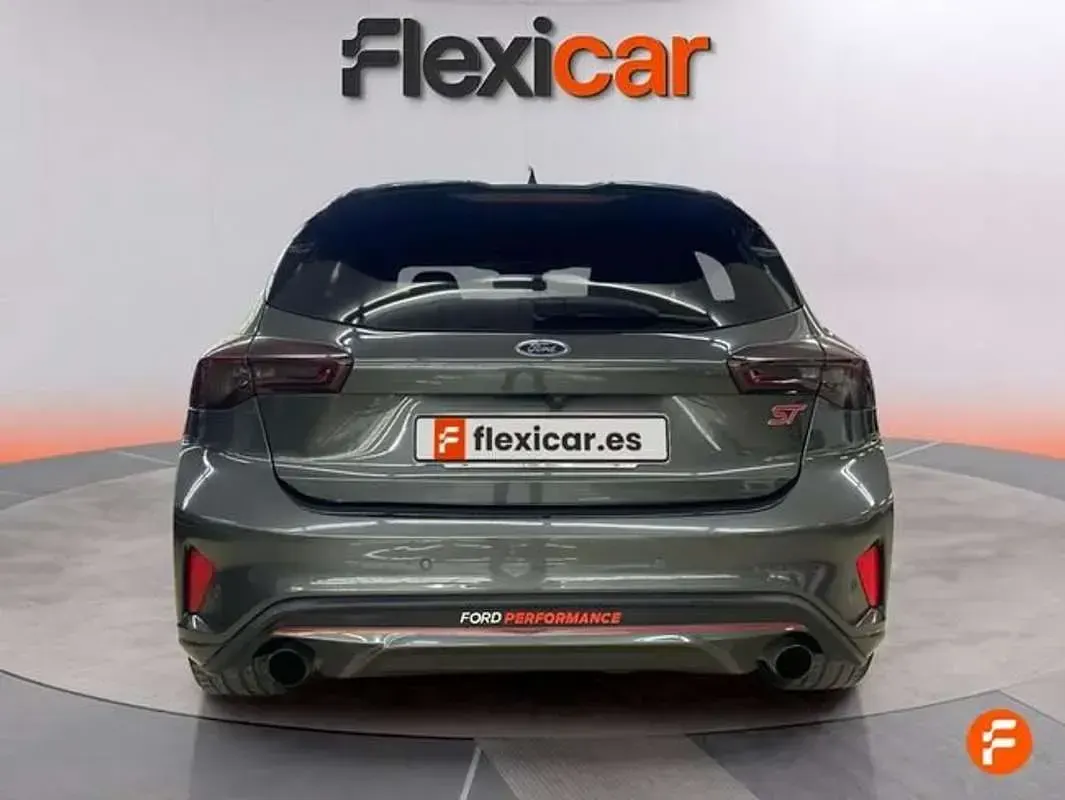 Usado Ford Focus ST 280 CV (205 kW) 2022 Gris Utilitario